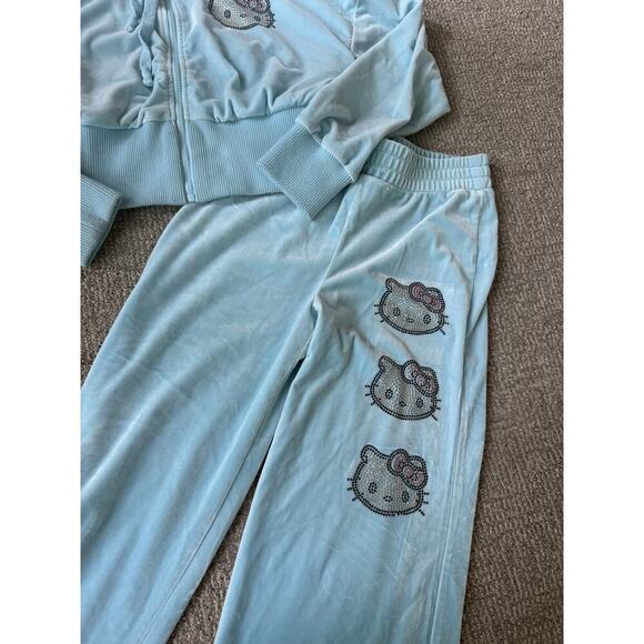 Hello Kitty x Forever 21 velveteen lounge set womens S - Picture 8 of 16